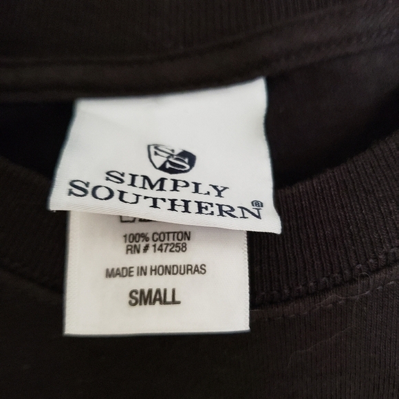 Simply Southern Long Sleeve Tee Black Red Plaid Elephant Graphic Size Small NWOT - Picture 8 of 10